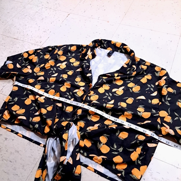 Cider | Black and yellow lemon pattern Women's cropped tie Top - Picture 10 of 10